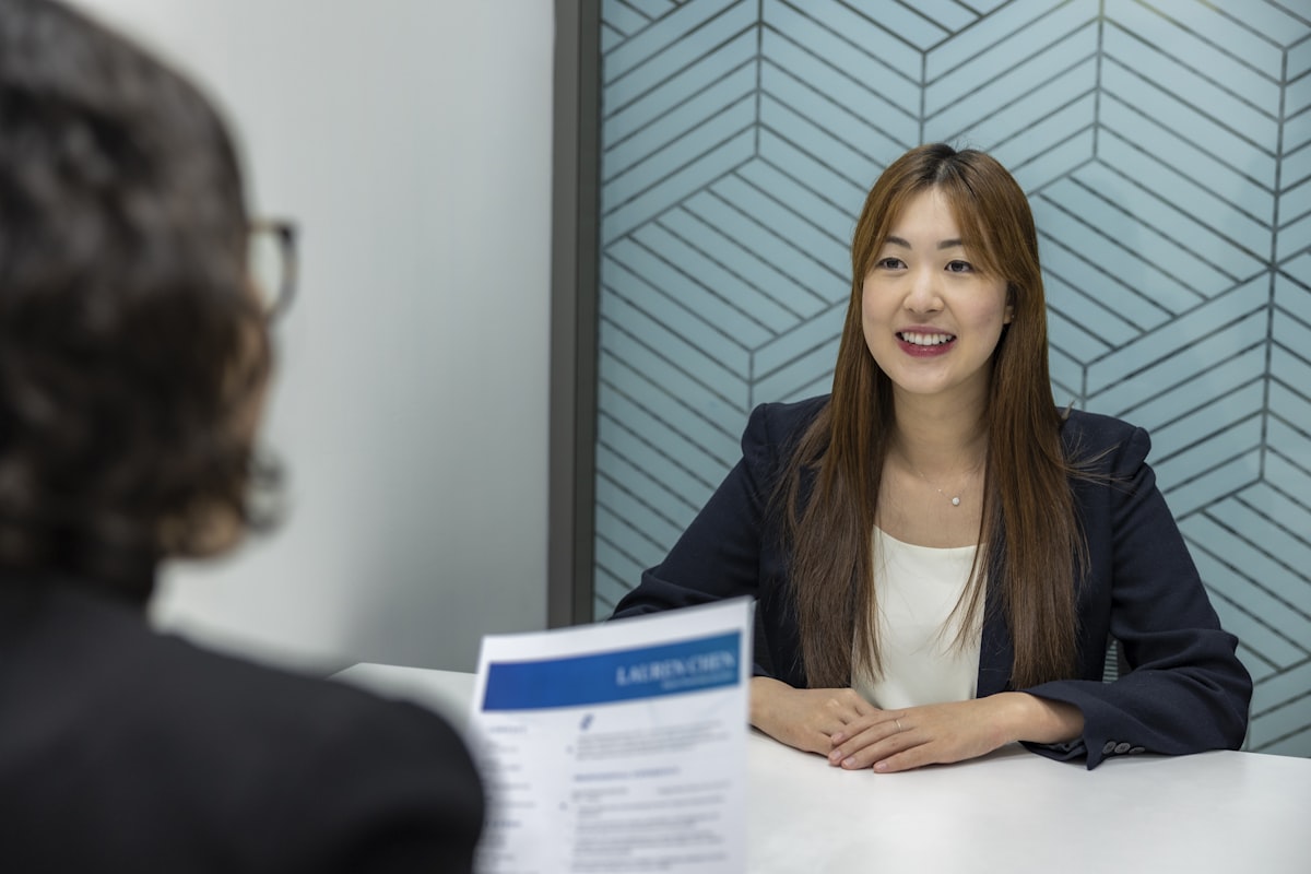 Tips wawancara kerja untuk fresh graduate di kantor modern